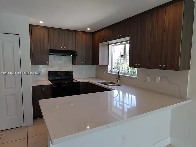 1270 NW 39th St #1270 — Photo 2