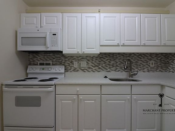 3rd image of 103 Monmouth St #907