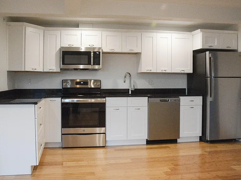 548 Main St #1 — Photo 5