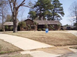 11 Smugglers Ln, Pine Bluff, AR 71603
