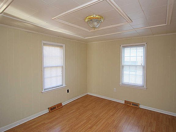 3rd image of 4413 Palmer Ave NE