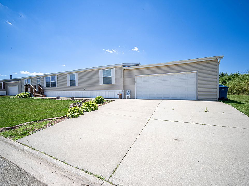 1st image of 70 Saint Pauls Dr