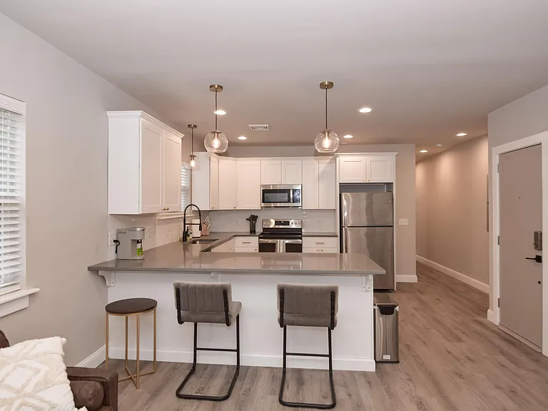 1401 Market St #2L — Photo 4