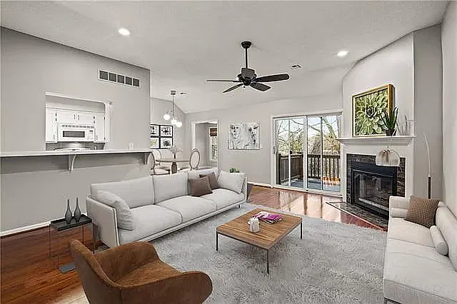 1 bed, 984 sqft, $1,675 — Photo 4