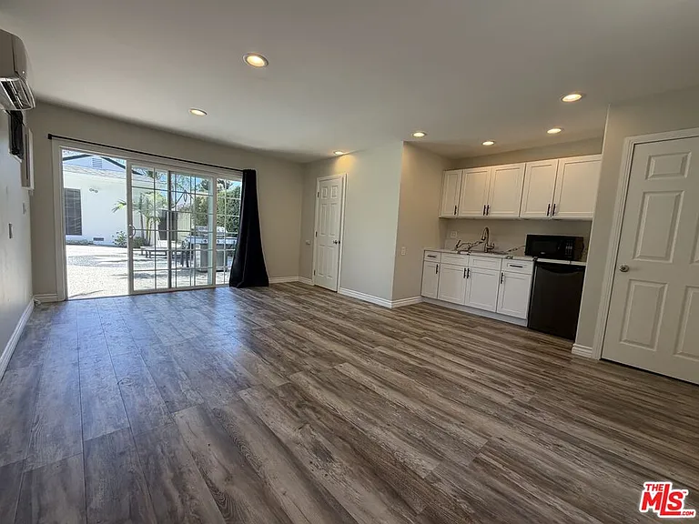4747 Cartwright Ave — Photo 50