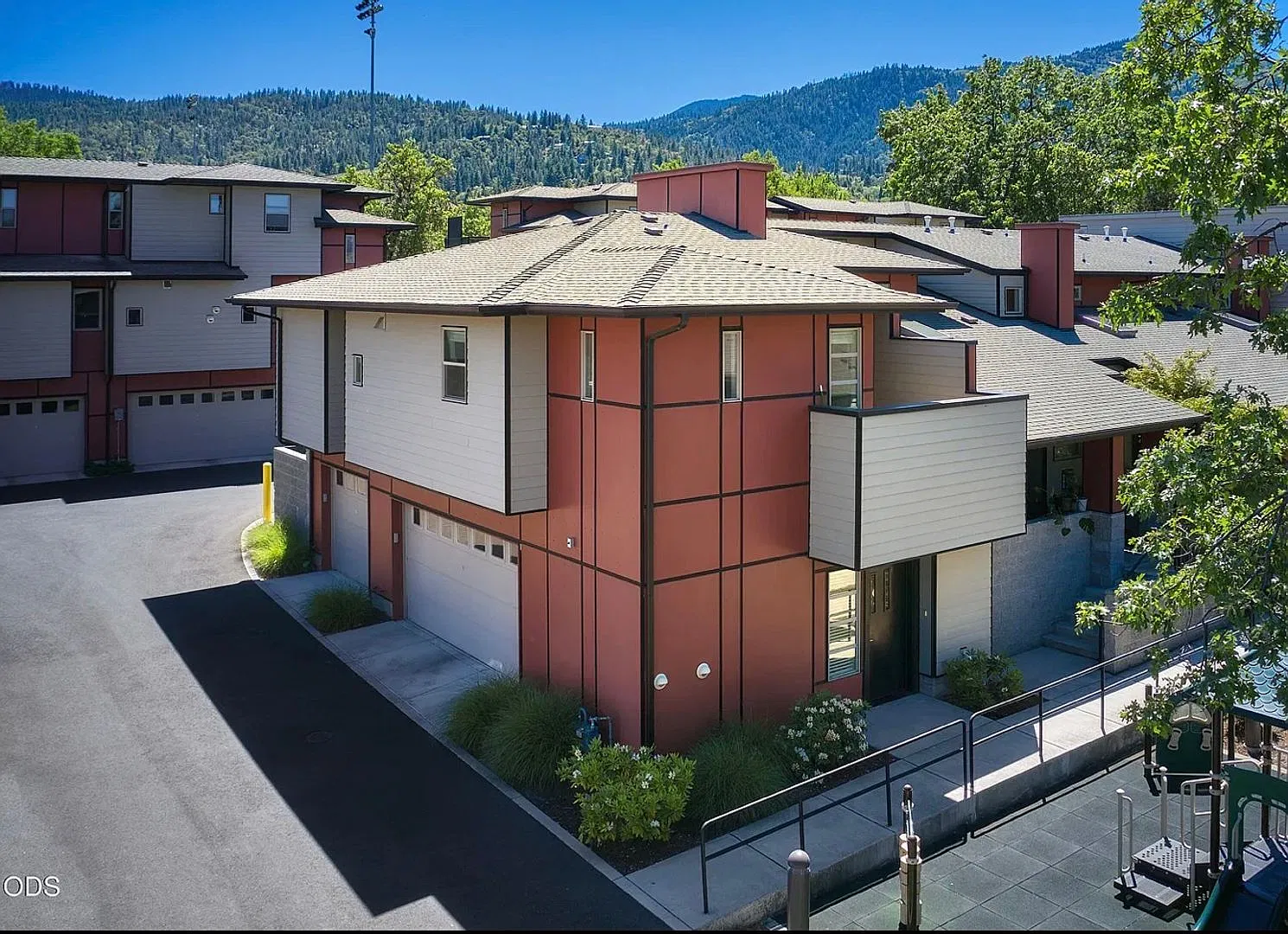 Beautiful 2/1 unit conveniently located in Ashland — Photo 1