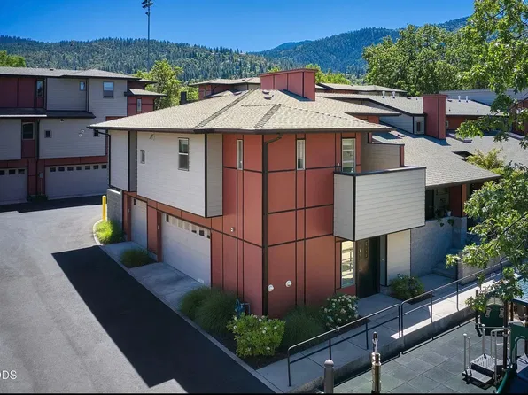 61 S Mountain Ave, Ashland, OR 97520