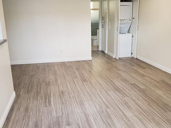 2nd image of 522 N Alexandria Ave #11A