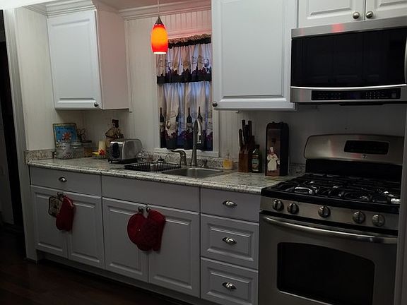 KITCHEN VIEW 1 PENDANT LIGHTS ARE RED!