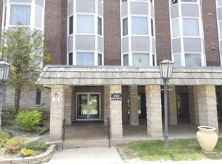 600 Thames Pkwy #31D, Park Ridge, IL 60068
