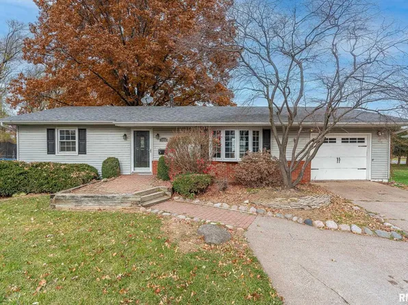 1434 E 35th St, Davenport, IA 52807
