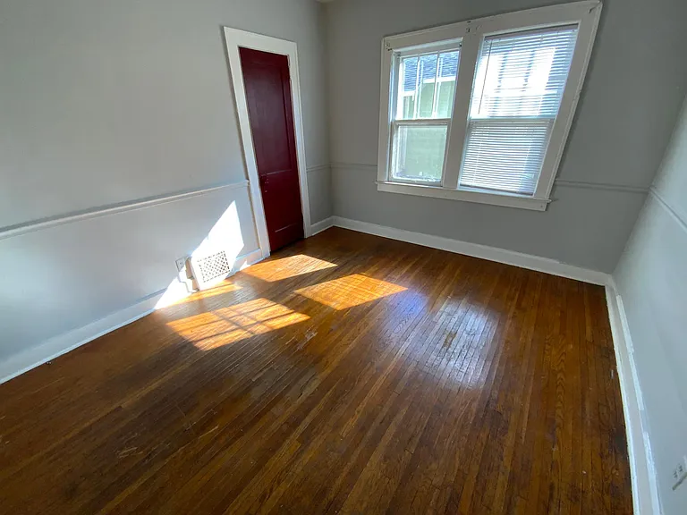 210 W Roselawn St — Photo 9