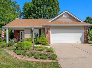 12 Huntington Place Dr, Glen Carbon, IL 62034