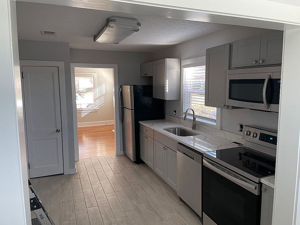 1st image of 310 25th Ave E