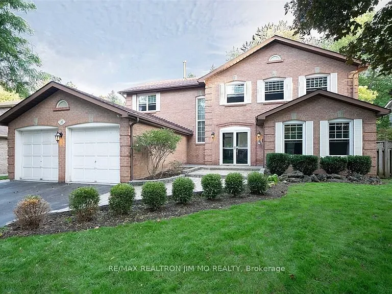 35 McKay Cres — Photo 1