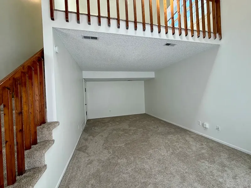 2 bed, 1.5 bath, 1000 sqft, $1,095 — Photo 2