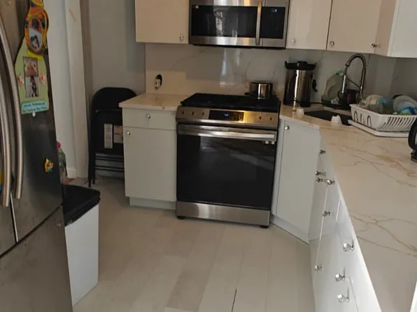 4082 Bedford Avenue image 3 of 20