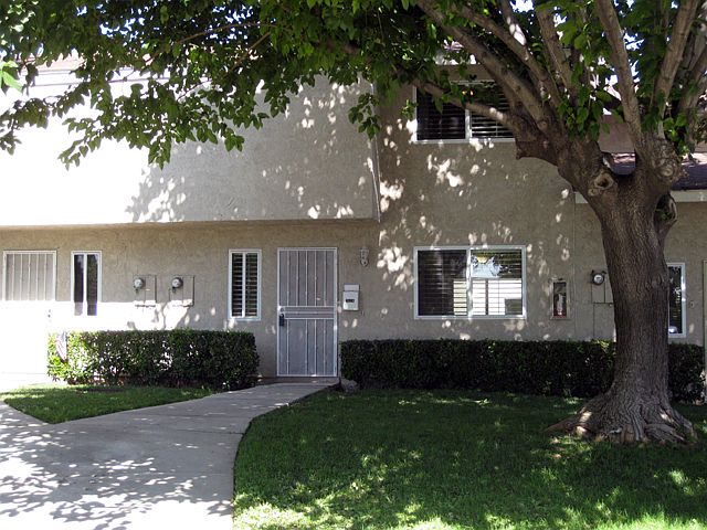 1st image of 1416 N Gardenia Ave