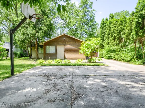 8021 Benson Rd, Mount Morris, MI 48458