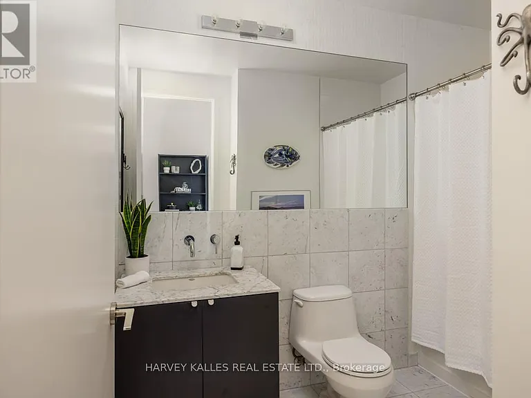 380 Macpherson Ave #441 — Photo 6