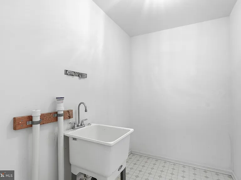 251 N Caroline Pl — Photo 23