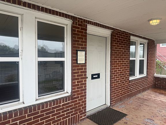 2nd image of 610 Montgomery Ave