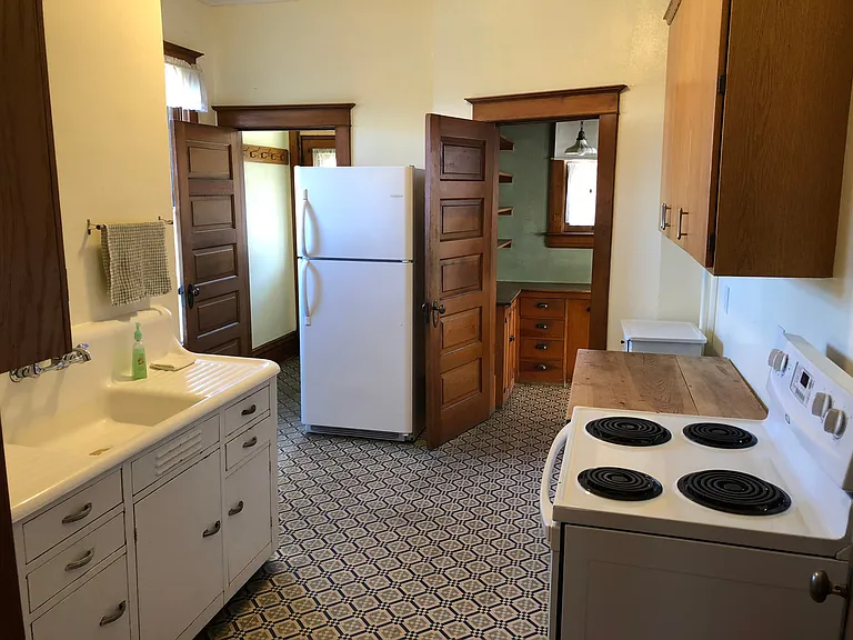 206 S 5th St — Photo 14