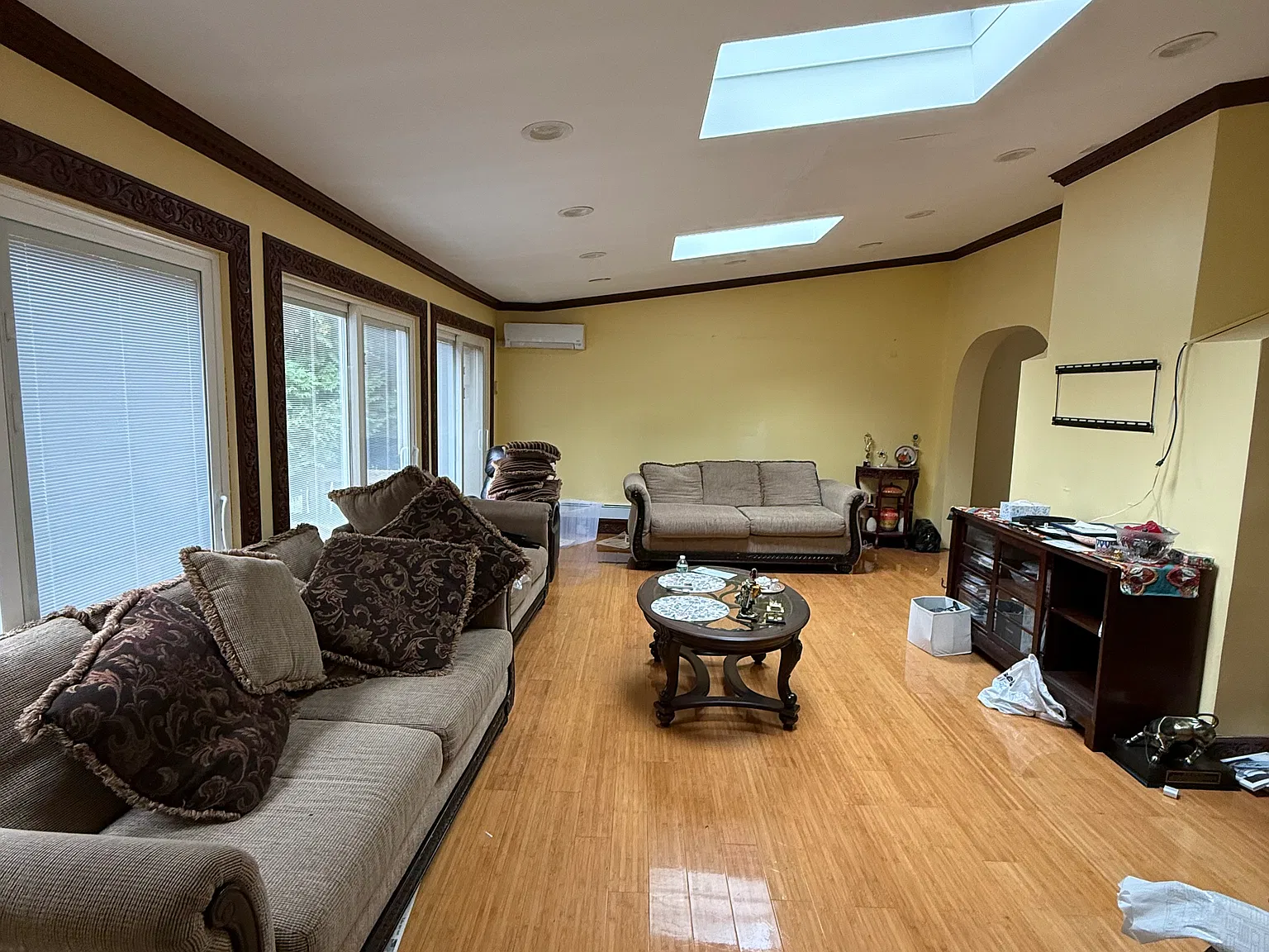 Old Westbury Rd, Roslyn Heights — Photo 1