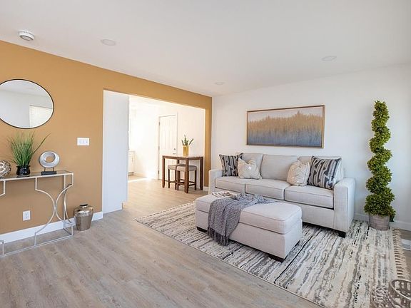 3rd image of 4809 N Hills Ln