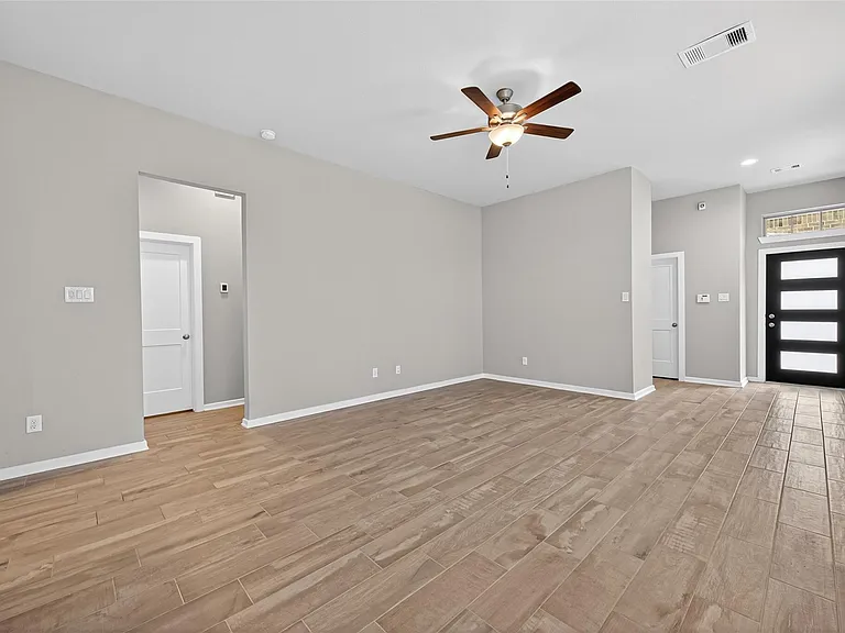 516 Shine Ct — Photo 13