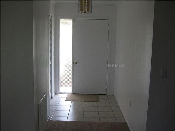 4th image of 113 W Cedarwood Cir