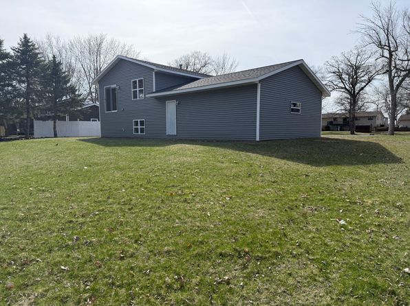 575 Roberts St SW, Hutchinson, MN 55350
