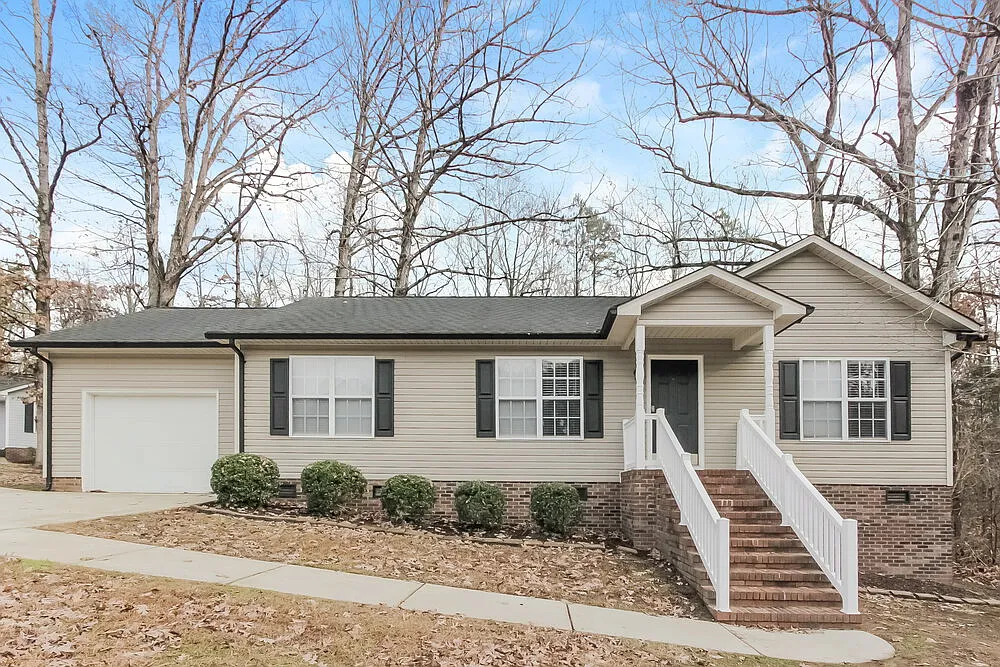 3 bed, 2.0 bath, 1161 sqft, $1,860 — Photo 1