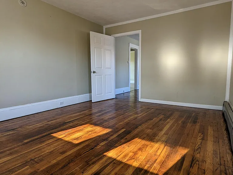 220 Norton St — Photo 15