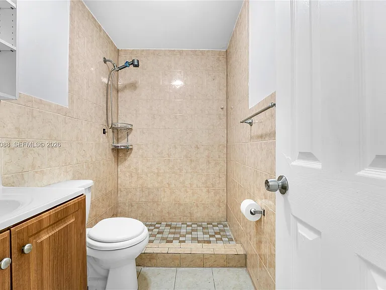 1305 W 53rd St #420 — Photo 14