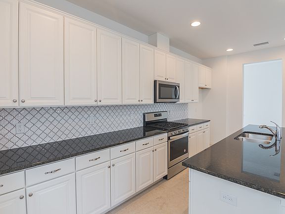 5th image of 2536 Claymore St