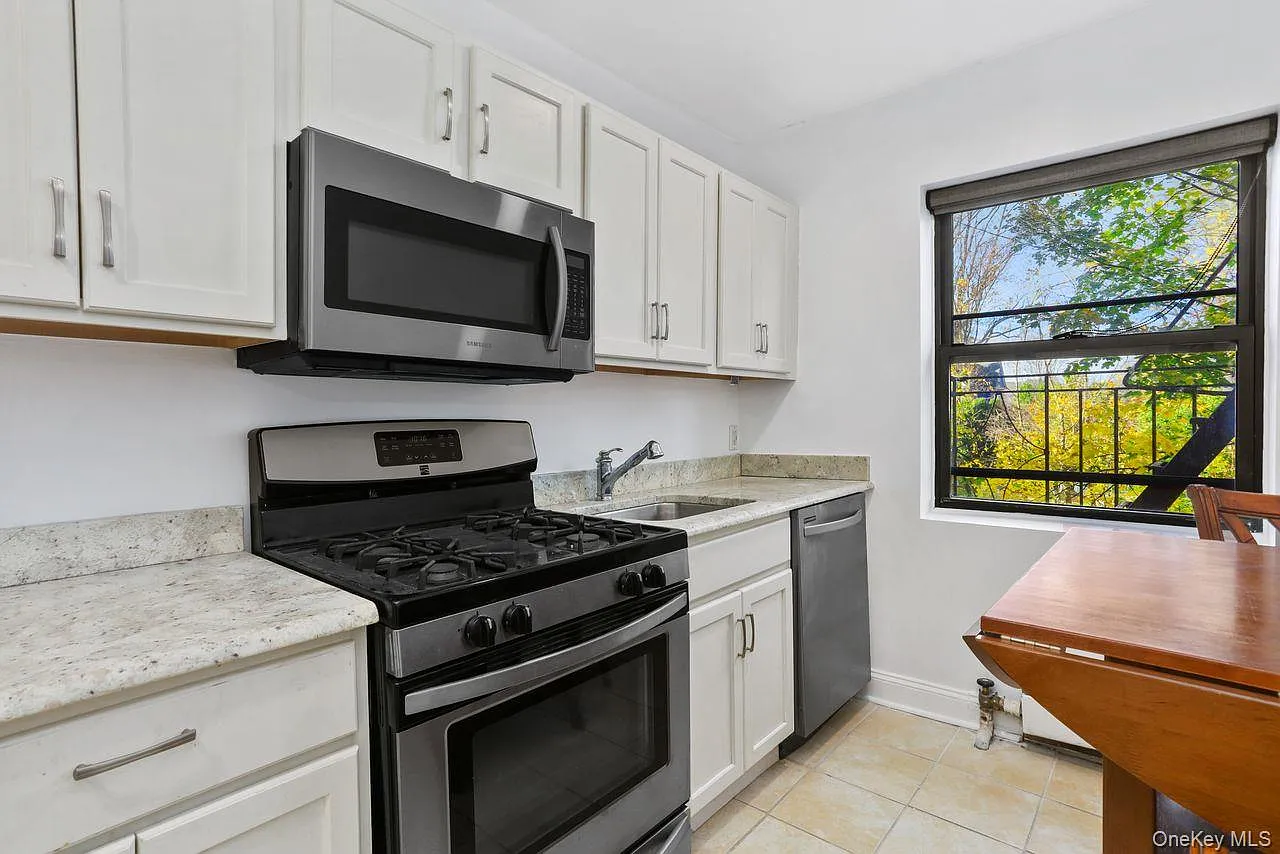 604 Tompkins #10-C photo 1
