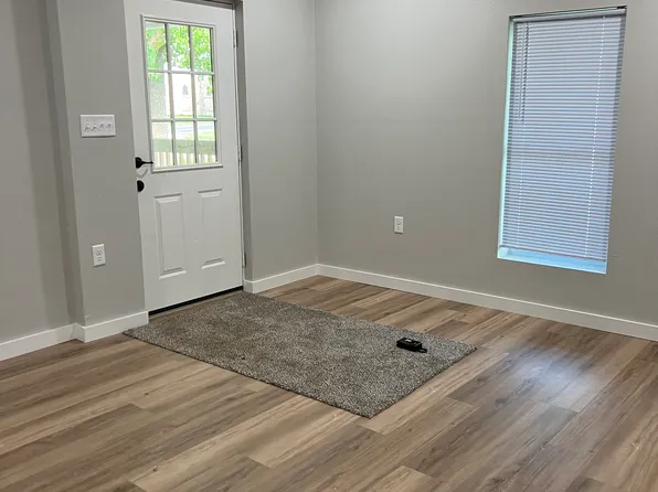 219 E State St, Mountain Grove, MO 65711