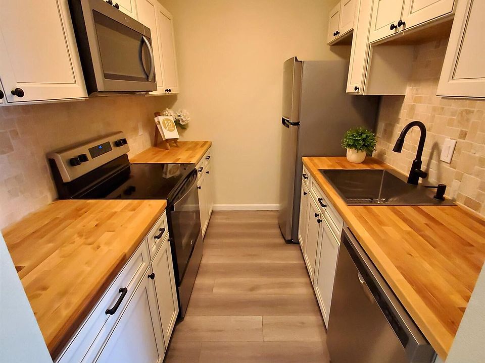 1st image of 3595 Sable Palm Ln Unit I