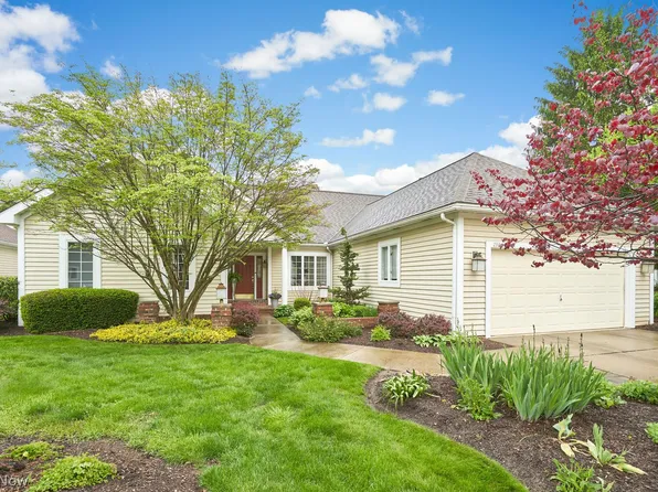 233 Lake Pointe Dr, Akron, OH 44333