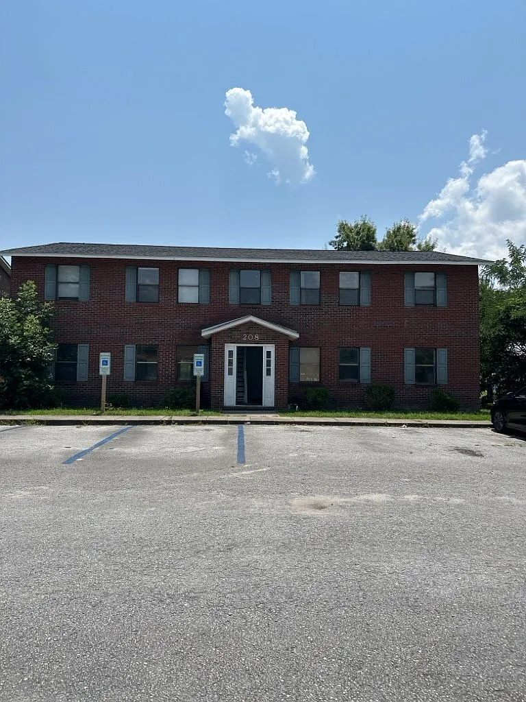 2 bed, 1.0 bath, $1,095 — Photo 1