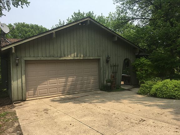 2nd image of 124 Parkwood Pl