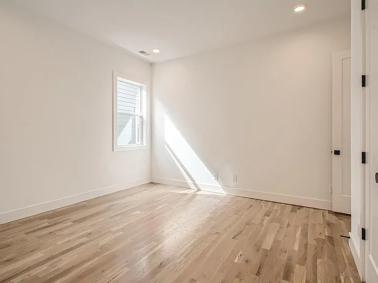 265 Riverside Dr #B — Photo 23