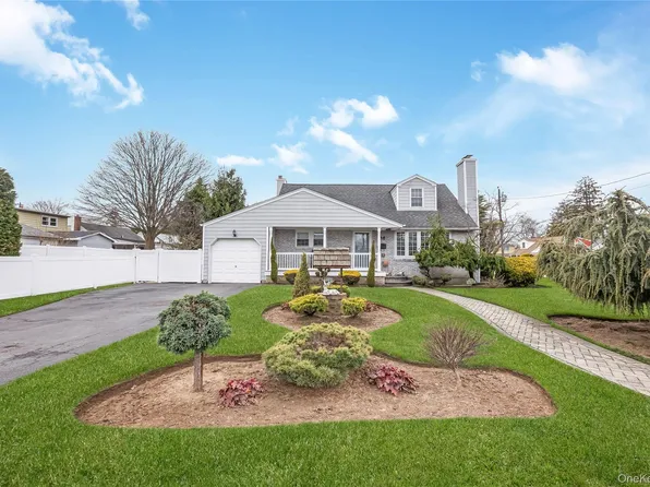 14 High Street, Farmingdale, NY 11735