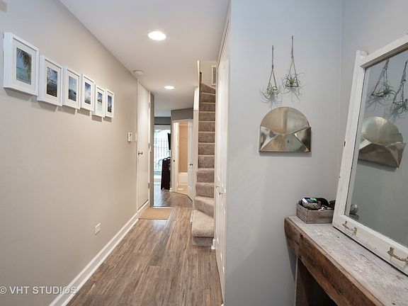 3rd image of 2835 N Wolcott Ave Unit D