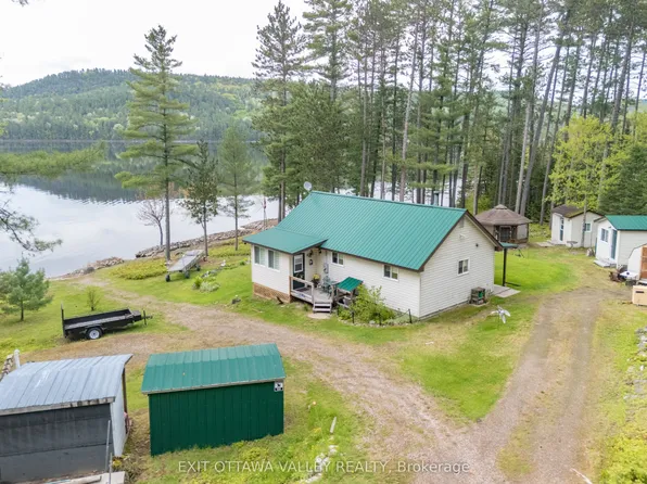 51 Myrlin Way, Laurentian Hills, ON K0J 1P0