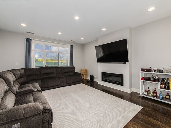 4th image of 3006 N Central Ave #2A