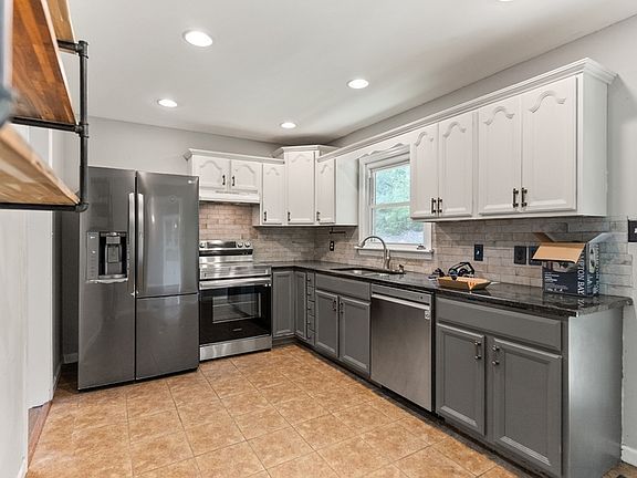 4th image of 1405 Bonita Dr