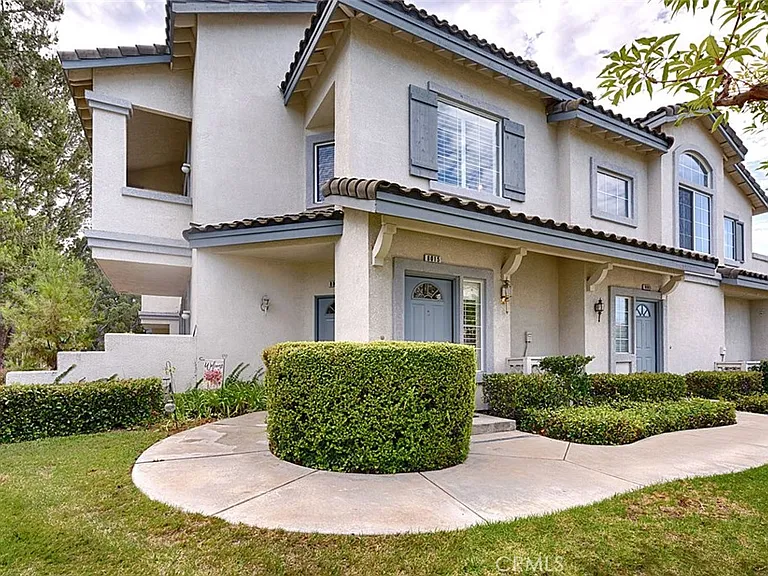 8015 E Treeview Ct — Photo 2