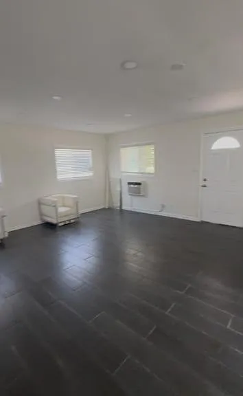 5207 Cartwright Ave — Photo 8